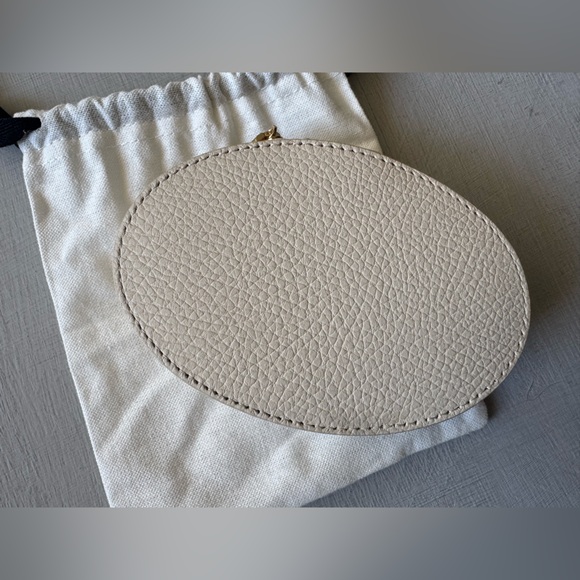 NWOT Cuyana Travel Jewelry Case in Ecru Pebbled Leather - Picture 5 of 8